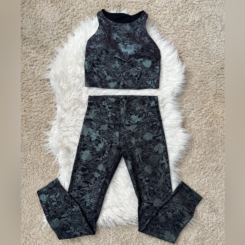 {Lululemon} Invigorate Training Tank & Wunder Train Leggings Logo Flourish Foil